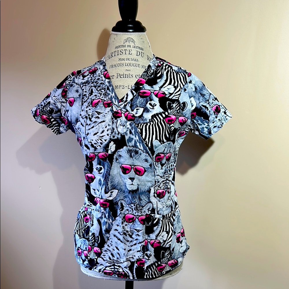 Scrub Top, Animal Print, Black & Pink (sixe xs)